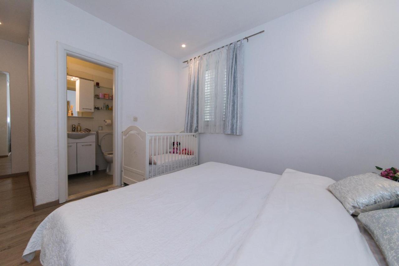 Apartman Luka Vila Vesa Promajna With Jacuzzi & Garden Lägenhet Exteriör bild