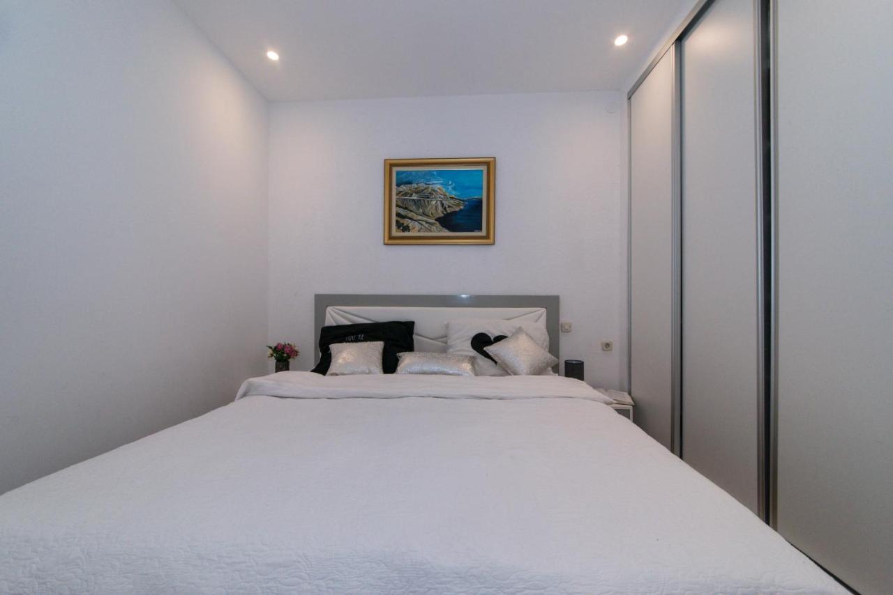 Apartman Luka Vila Vesa Promajna With Jacuzzi & Garden Lägenhet Exteriör bild