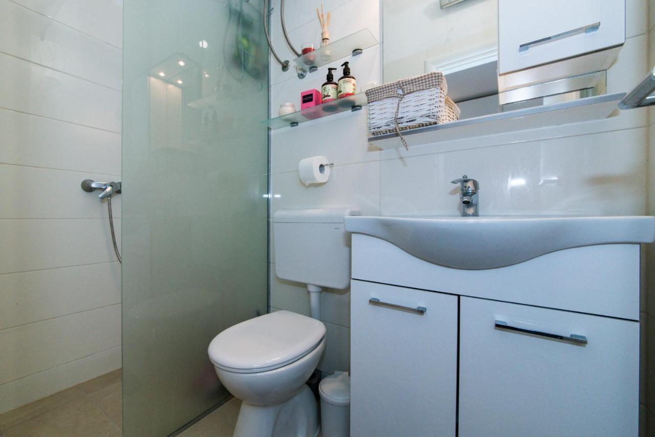 Apartman Luka Vila Vesa Promajna With Jacuzzi & Garden Lägenhet Exteriör bild
