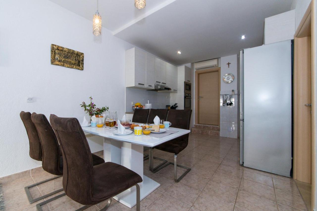 Apartman Luka Vila Vesa Promajna With Jacuzzi & Garden Lägenhet Exteriör bild
