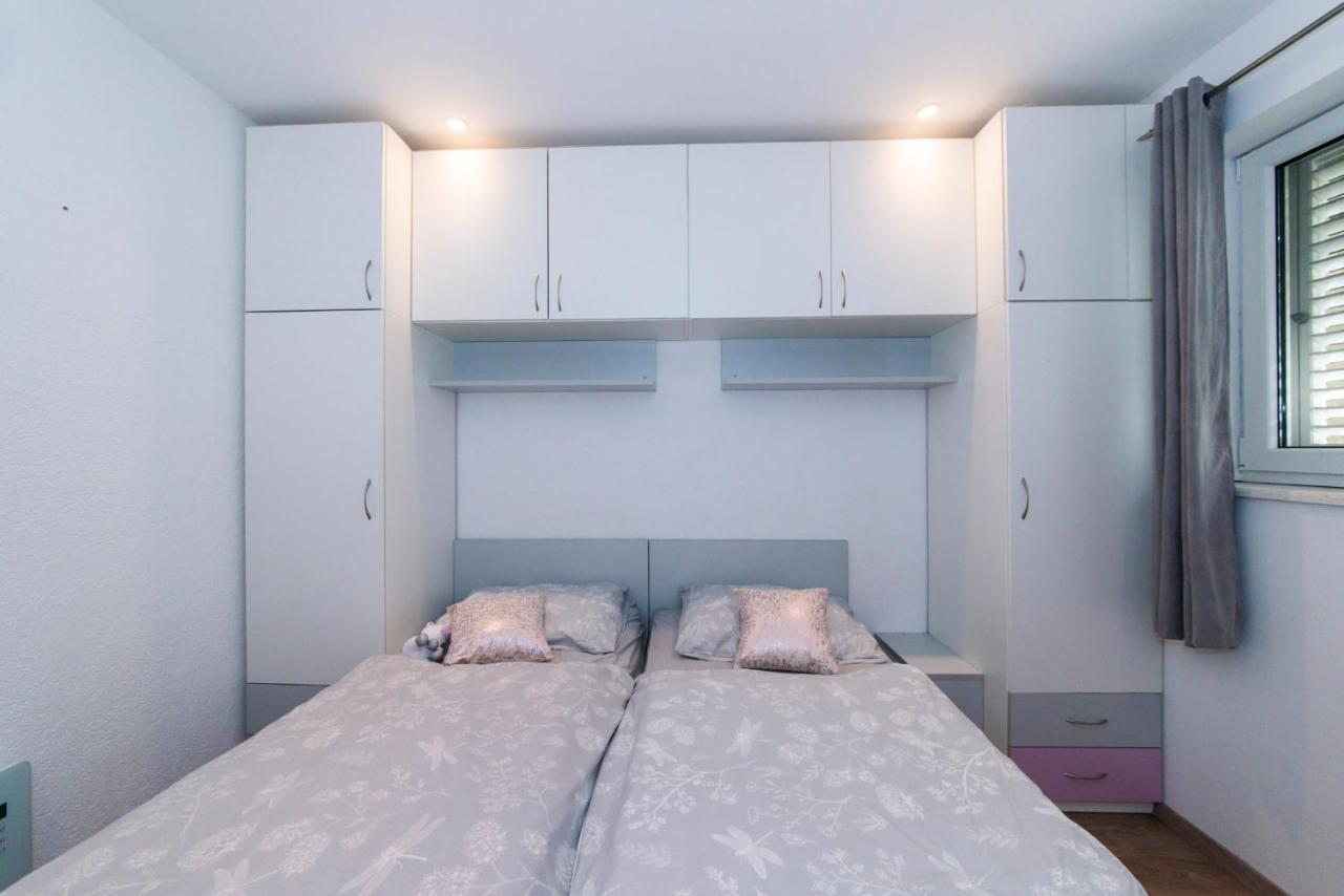 Apartman Luka Vila Vesa Promajna With Jacuzzi & Garden Lägenhet Exteriör bild